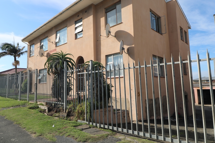 6 Bedroom Property for Sale in Quigney Eastern Cape